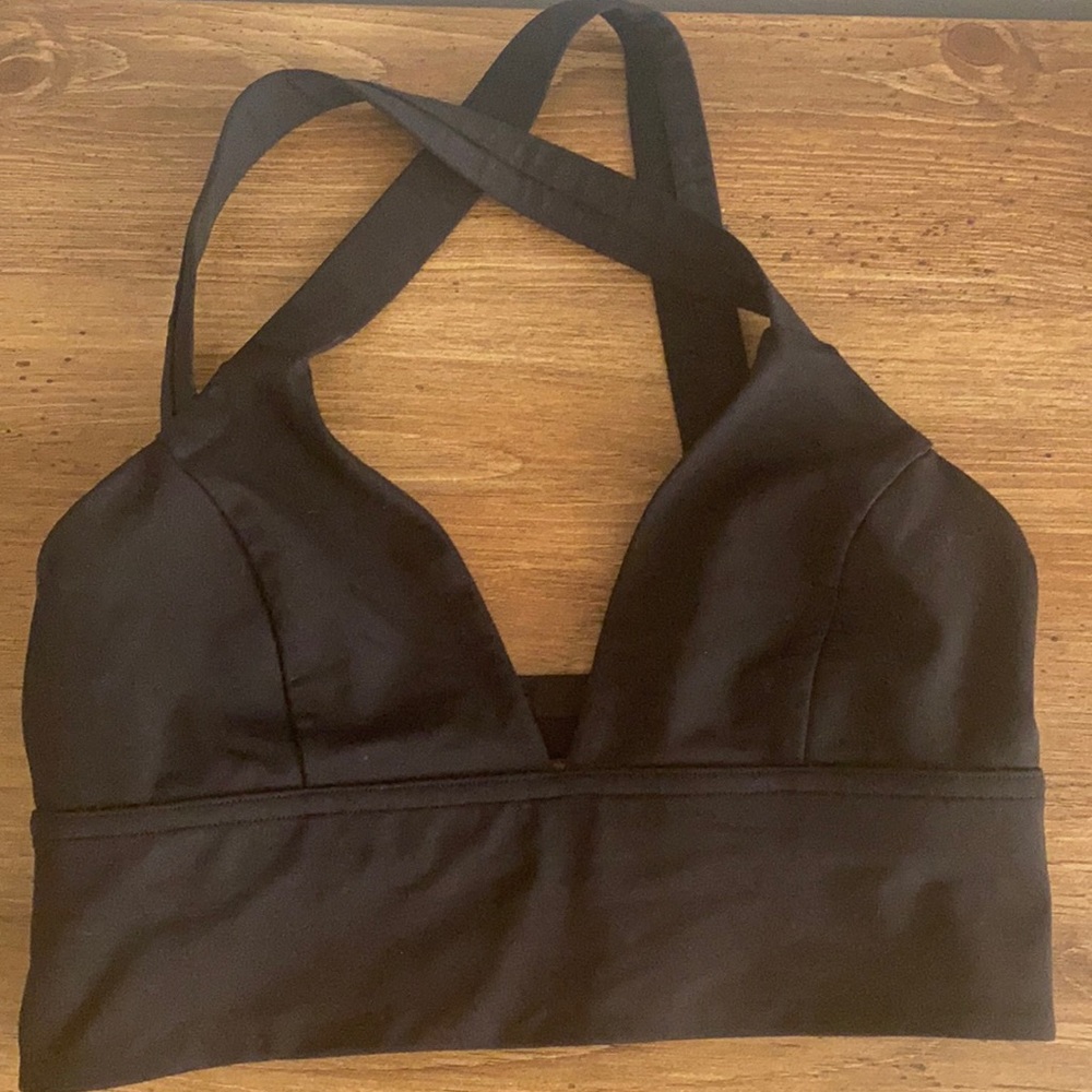 Black lulu criss cross back- like new